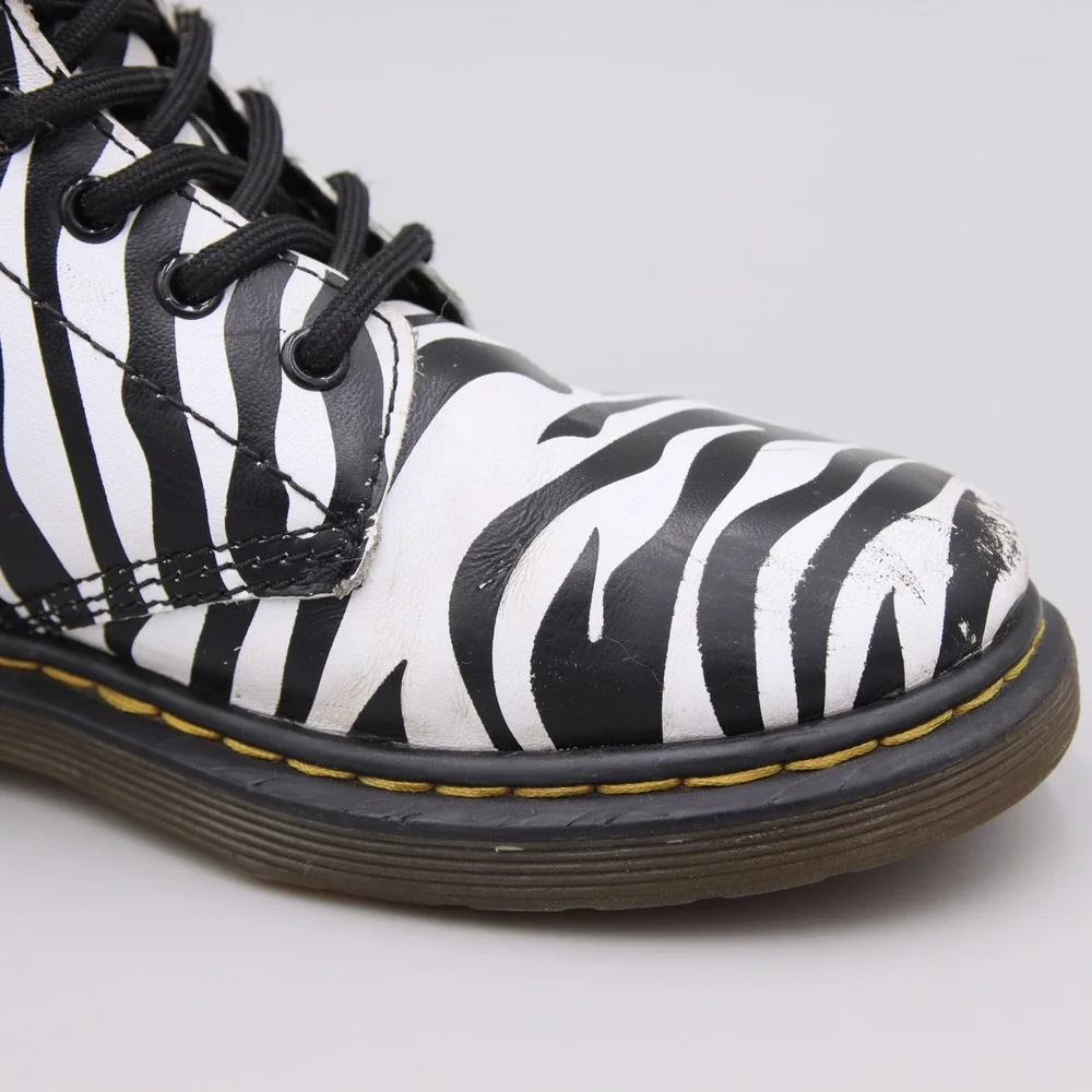 Dr. Martens Delaney Youth Sz 3 US Zebra Print Ankle Boots Ankle Lace Up Side Zip